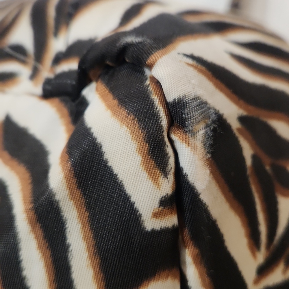 Lug Ranger 2 RFID Medium Crossbody Bag | Zebra Sand Pattern *flaws" - Picture 10 of 15